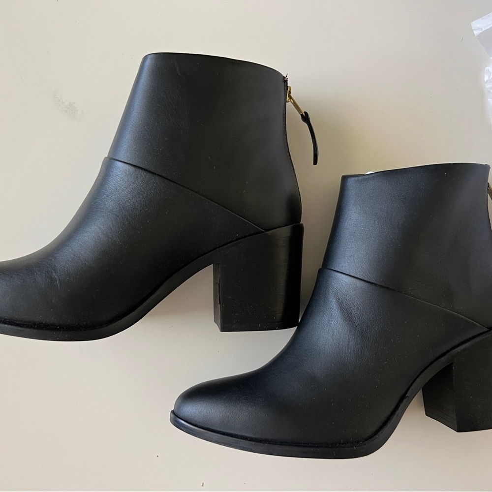 NWT New in Box Nisolo Black Dari leather boot